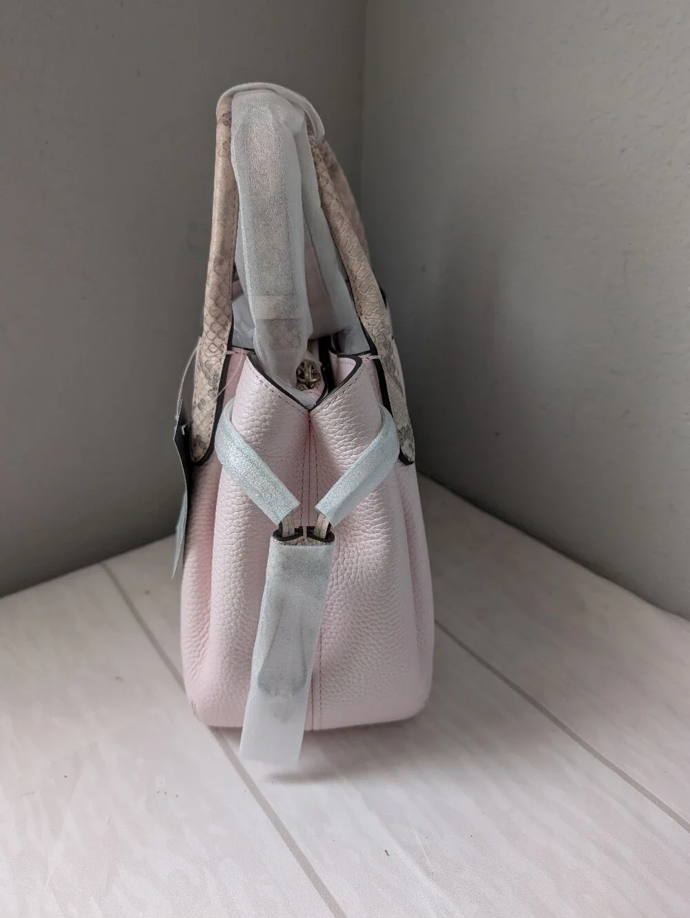 NWT Kate Spade KK095 Dumpling Snake Embossed Small Satchel in Shimmer Pink Multi - Picture 4 of 5